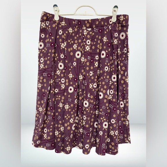 LuLaRoe Dresses & Skirts - LuLaRoe Madison Pleated Skirt‎ With Pockets Purple Floral Print Size XL.